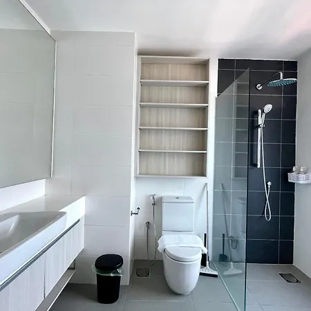 Luxe Suasana With Hot Tub By Yohome Homestay Johor Bahru Exterior photo