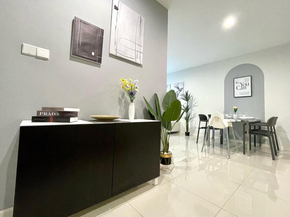 Luxe Suasana With Hot Tub By Yohome