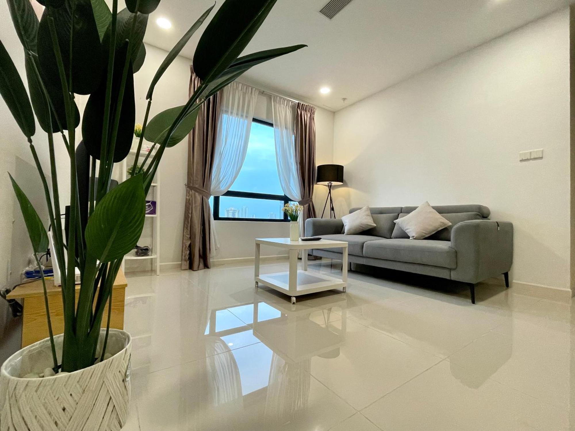 Apartment Luxe Suasana With Hot Tub By Yohome *