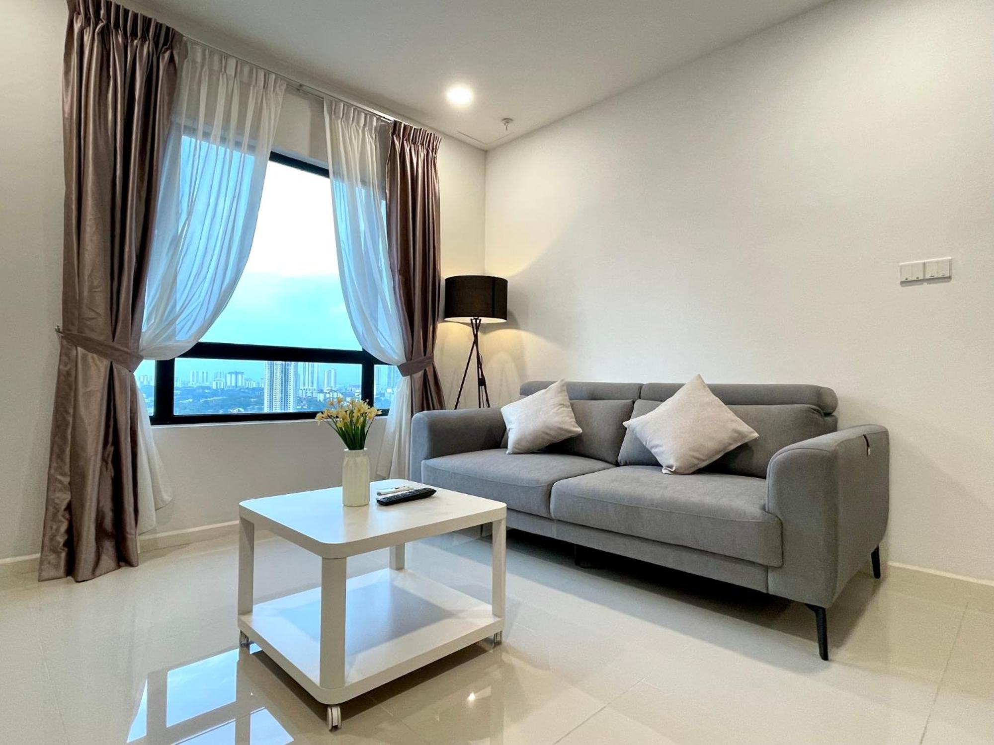 Luxe Suasana With Hot Tub By Yohome Johor Bahru
